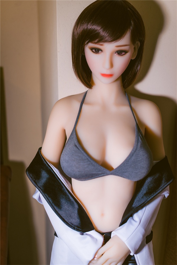 Short Hair Japanese Sex Doll Logan 148cm
