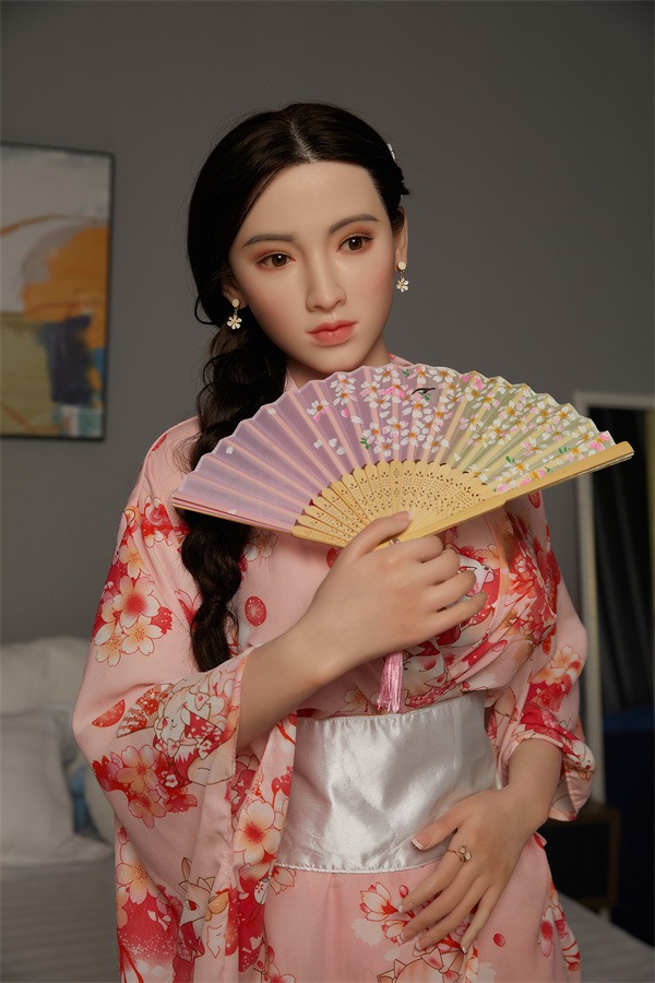 Life-Size Japanese-style Sweet Sex Doll Evelyn 165cm